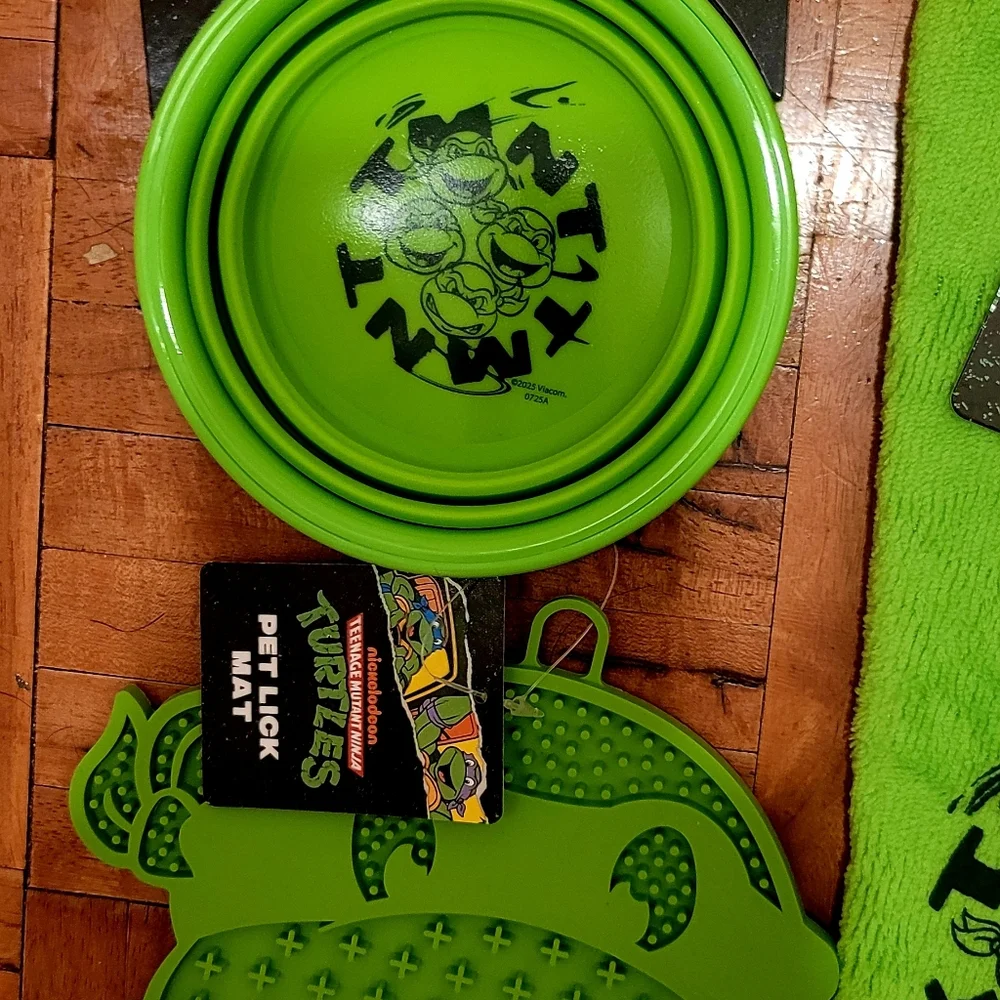 TMNT dog Pet Accessories Bowl Seatbelt Balls Lick Mat Brush Green